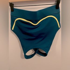 Fabletics Blare Crossover Bra